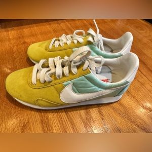 Nike daybreak, yellow and green color, size 7, like new!